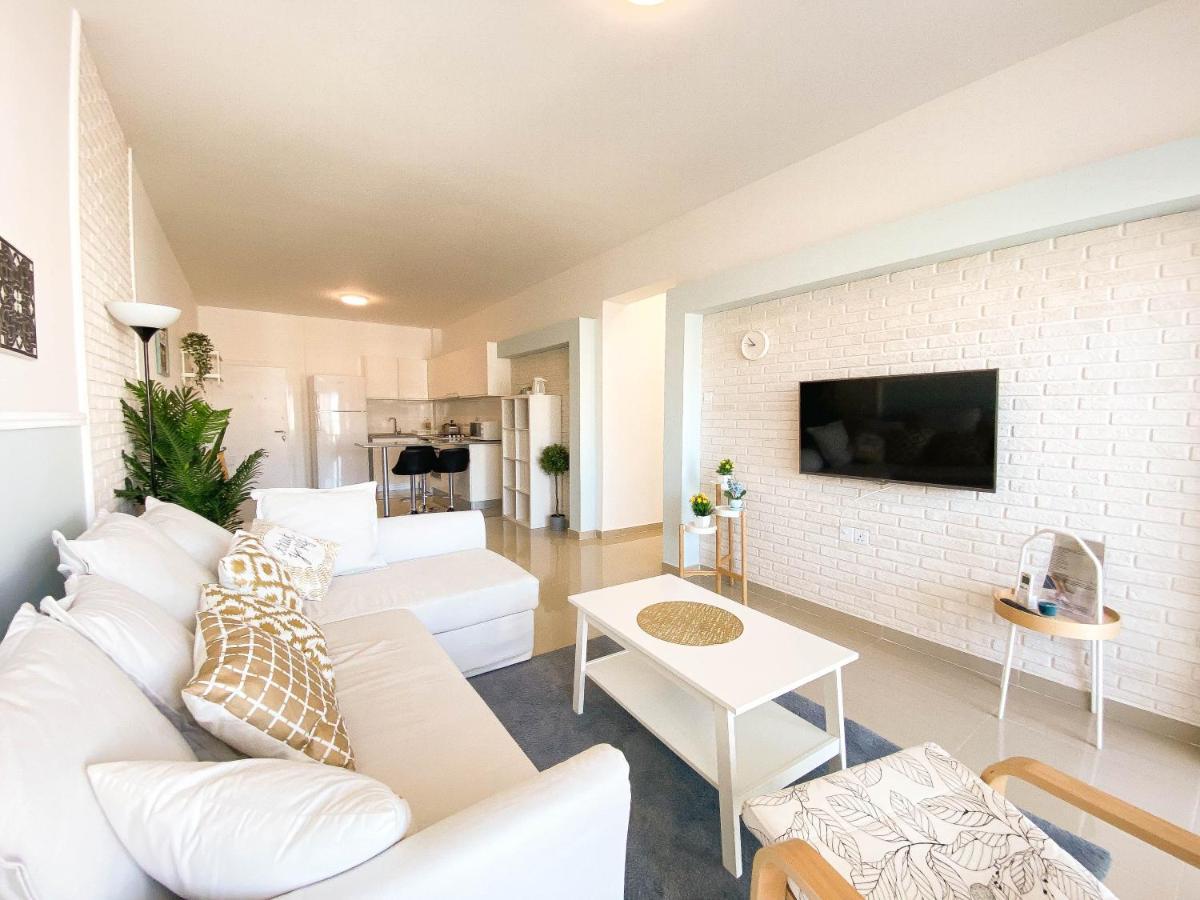 Spartacus Pool Apartments In Caesar Resort & Spa Trikomo Eksteriør billede